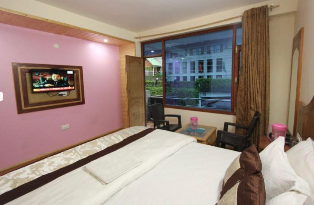 Hotel Devlok Inn Manāli Dış mekan fotoğraf