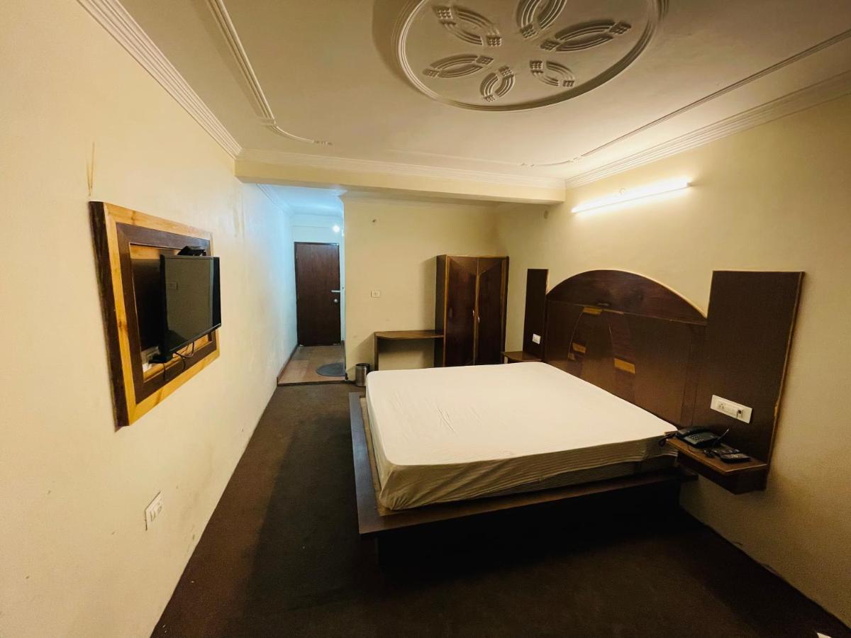 Hotel Devlok Inn Manāli Dış mekan fotoğraf